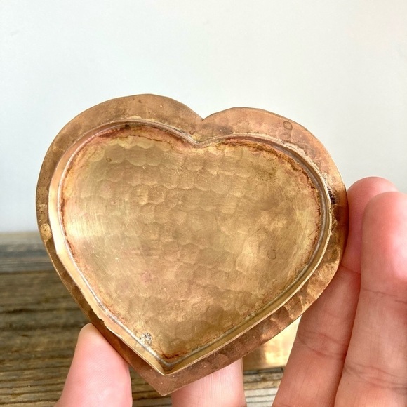 Brass heart trinket box - Picture 5 of 7